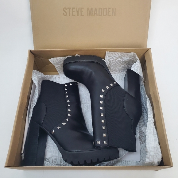 NEW WITH BOX STEVE MADDEN Black Brisa Ankle Boots with Silver Studs - Size 9 - Picture 12 of 15
